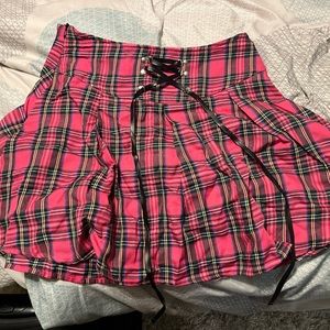 Brand new shein skirt with zipper in back never worn size small fits bigger